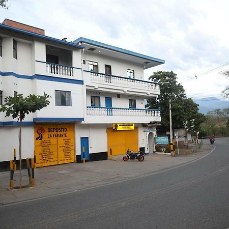 Hospedaje Aquel Almendro Hotel Santa Fe de Antioquia Exterior photo